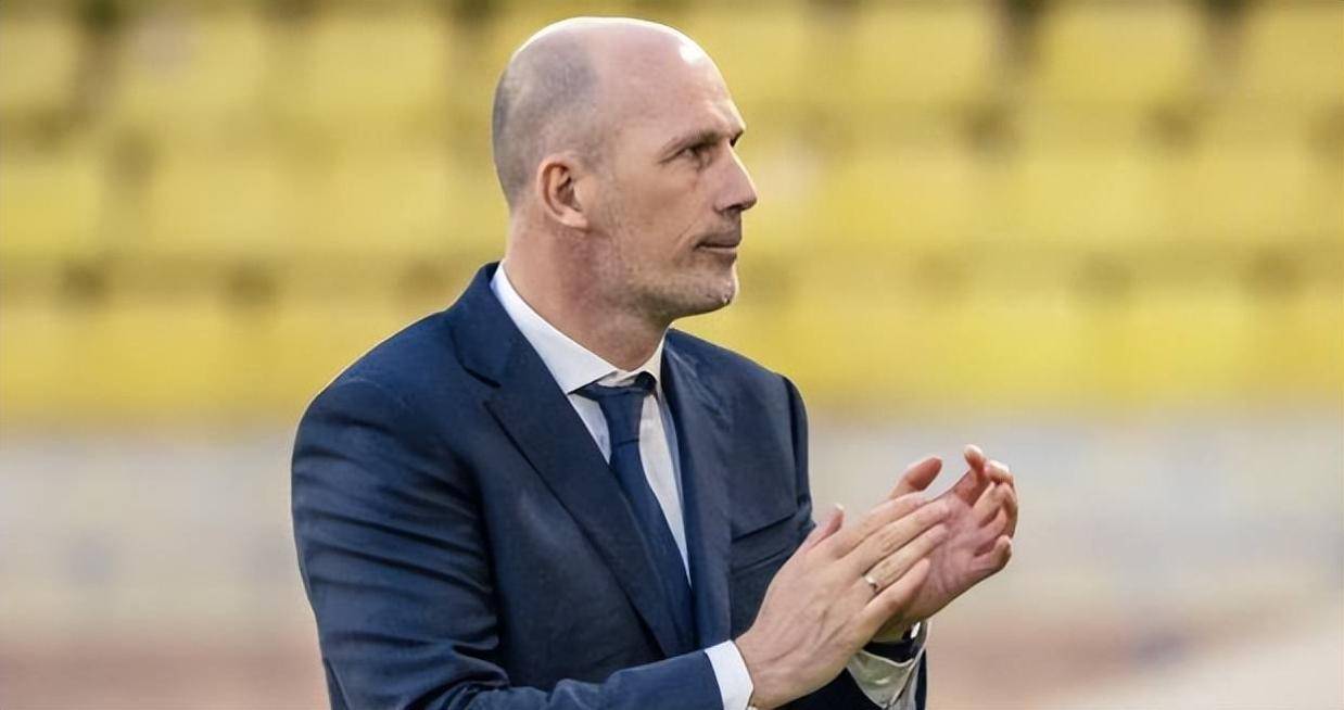 克莱门特将官宣接替韩鹏出任鲁能新帅,提前从法甲引进三位外援,同时通知瓦科和洛佩斯离队